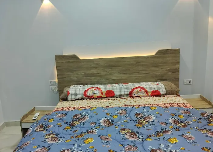 Holly Apartman *